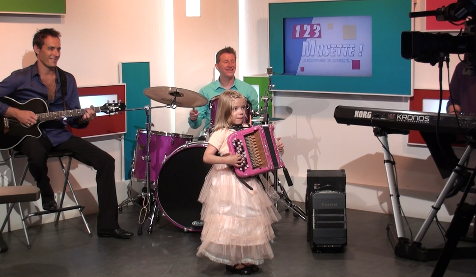 1 2 3 MUSETTE  Taureau Paso, clip n°1